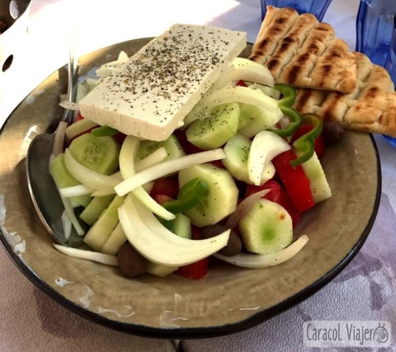 ensalada griega de pepino y feta