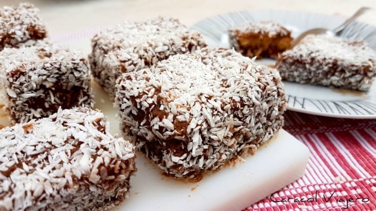 postre típico australiano: lamingtons