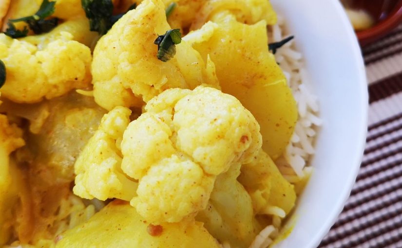 Coliflor al curry con patatas: aloo gobi