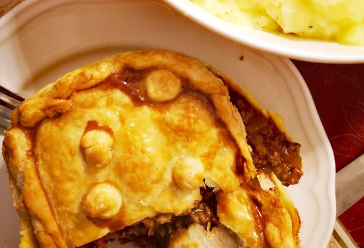 pastel de carne - meat pie australiano