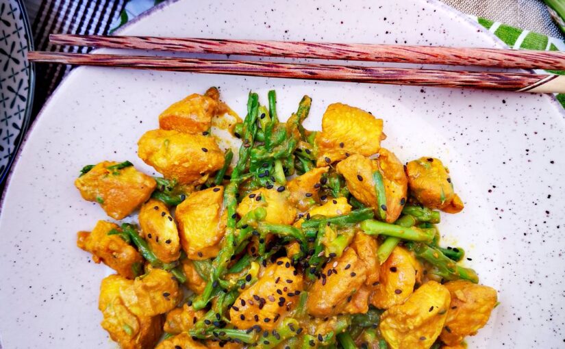 Espárragos con pollo al estilo oriental