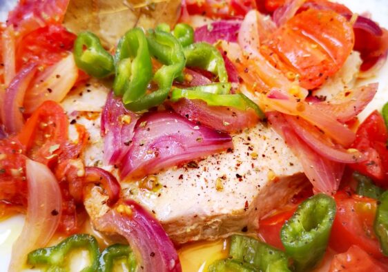 Receta de atún con tomate