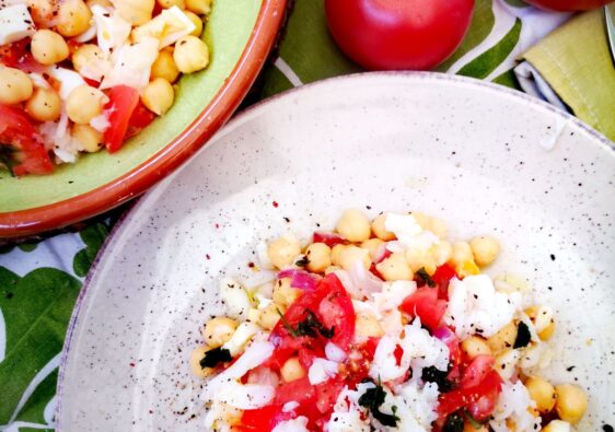 Ensalada de garbanzos con bacalao portuguesa
